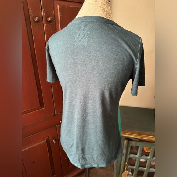 NWOT Nike Medium Athletic Cut Tee - Picture 13 of 13